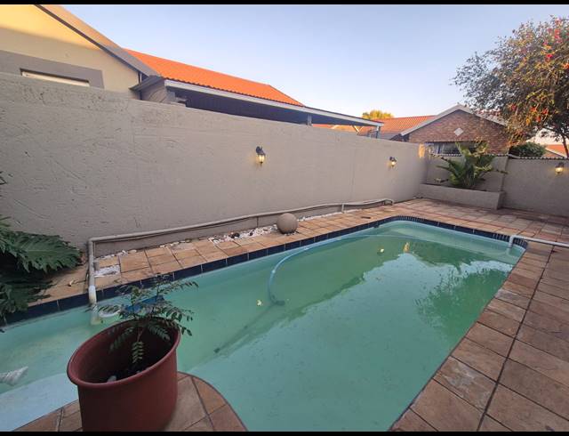 3 BEDROOM TOWNHOUSE FOR SALE IN VANDERBIJLPARK SE 3
